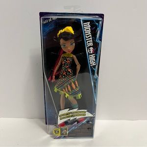 MONSTER HIGH DOLL CLEO DE NILE ELECTRIFIED NRFB toy NWT 2016